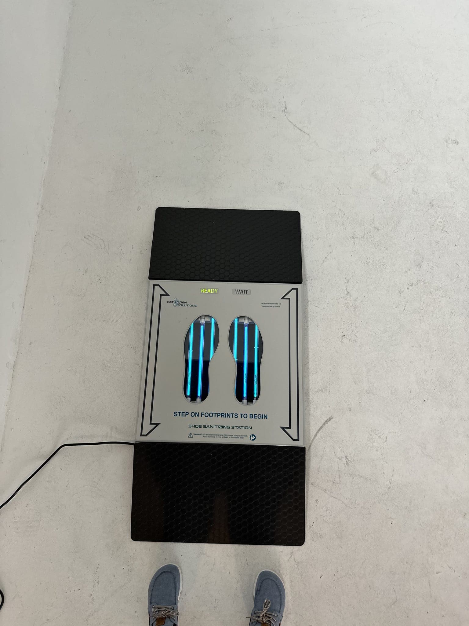 UVZone shoe sanitizing station seen from above with both ramps